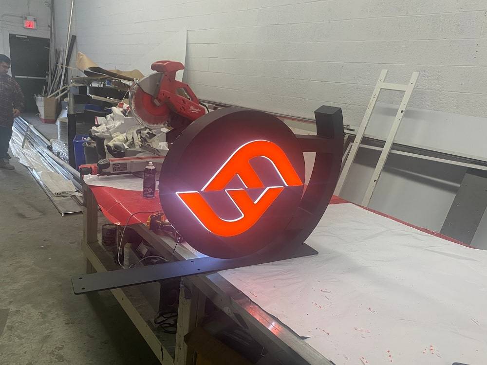 Lighted Hanging Blade Signs for Advertising